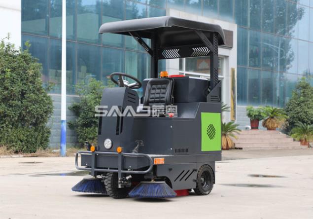 電動掃地車尼龍刷采用高密度，不放走一絲灰塵