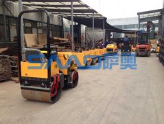 座駕壓路機、灌縫機等多種機器出口尼日爾