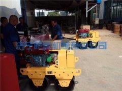 一批小型壓路機正在包裝，即將發(fā)出！