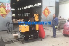 【周末回放】發(fā)貨區(qū)小型壓路機精彩亮相！