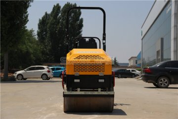 作為小型壓路機(jī)的操作員，需要牢記哪些操作規(guī)