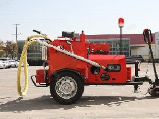路面養(yǎng)護(hù)三件套“開槽機(jī)，馬吹風(fēng)機(jī),灌縫機(jī)”