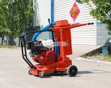 熟練操作小型瀝青路面開槽機(jī)，不是夢