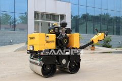 當(dāng)小型壓路機(jī)打滑時(shí)應(yīng)該怎么辦？